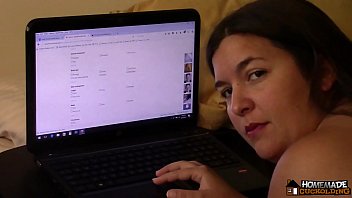 Esposa peladinha procurando um novo macho conversa com o corno brocha